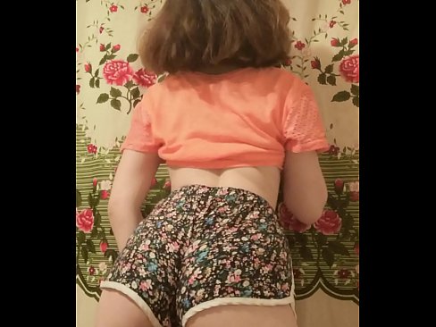 ❤️ Babe żagħżugħa sexy tqaxxir ix-xorts tagħha fuq il-kamera ☑ Porno f'mt.pornpictureshq.ru ﹏